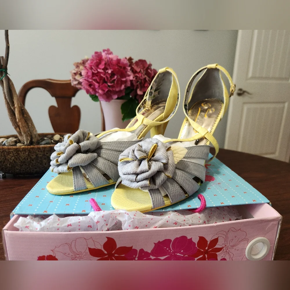 Poetic Licence yellow/grey Shoes NWT Size 40 1/2